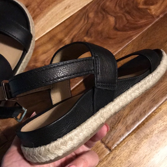 Restocked‼️- 5🌟- Vionic Black LEATHER Sandals - Picture 6 of 8